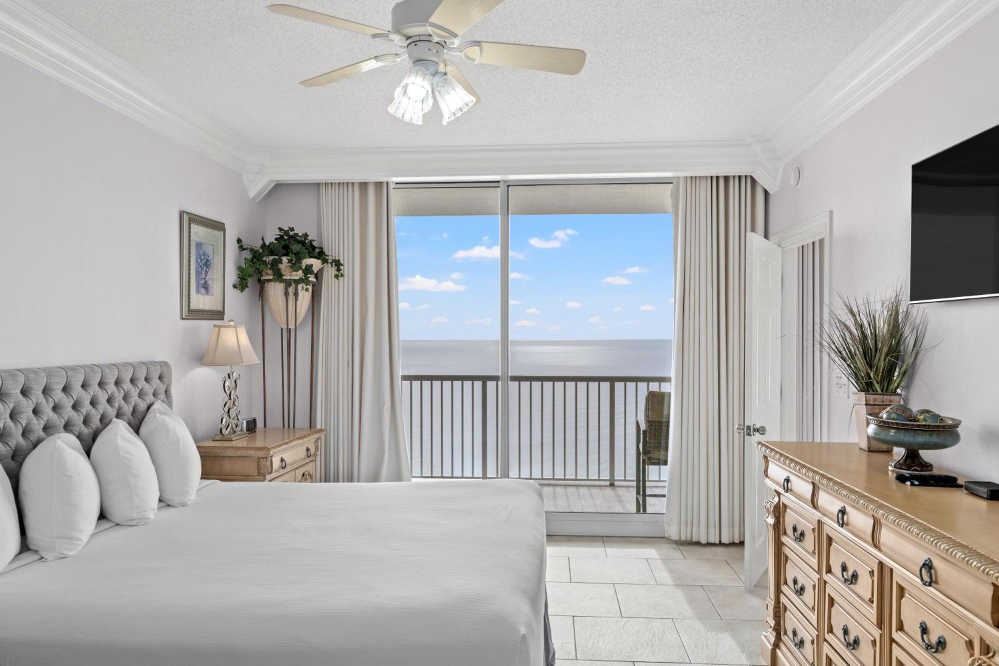 Official Majestic Beach Resort - Over 60 Units - All Ocean Front, Panama City Beach, Fl 部屋 写真