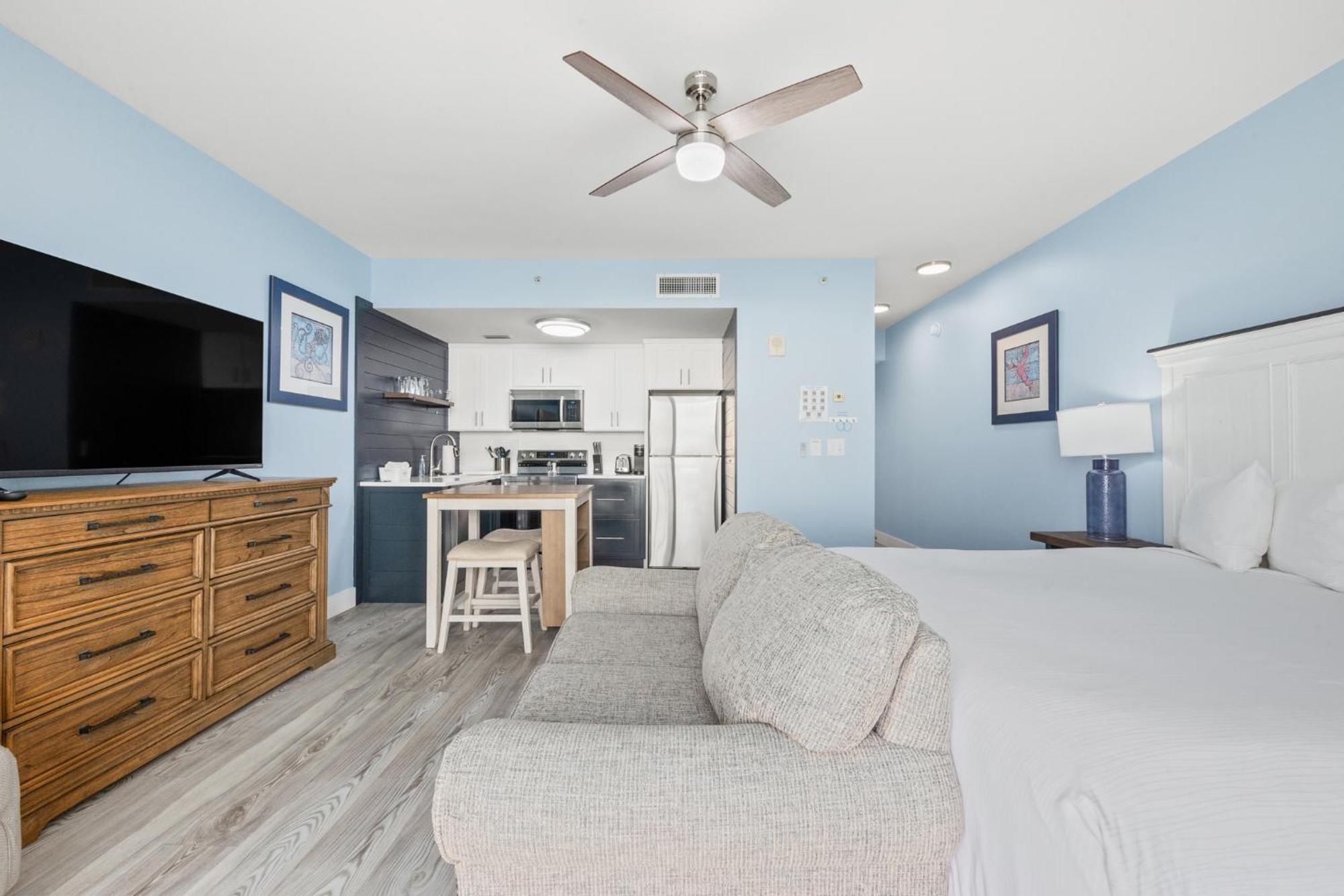 Official Majestic Beach Resort - Over 60 Units - All Ocean Front, Panama City Beach, Fl 部屋 写真